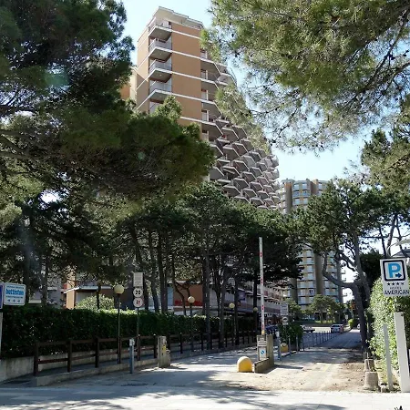 Nuovo fronte spiaggia, terrazza sul mare e piscina Lignano Sabbiadoro Esterno foto