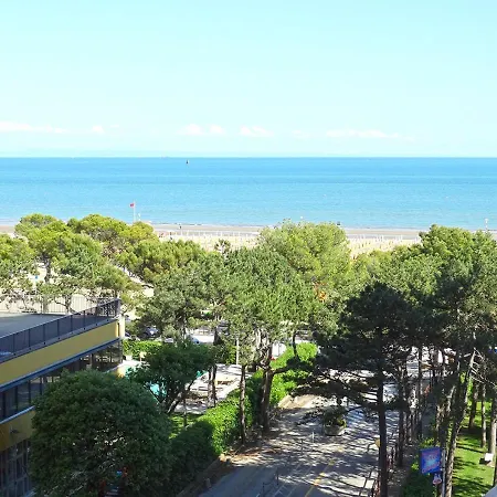 Nuovo fronte spiaggia, terrazza sul mare e piscina Lignano Sabbiadoro Esterno foto